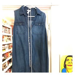 Sleeveless maternity dress